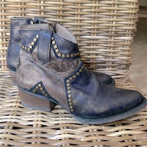 Circle G Distressed Leather Booties 8.5